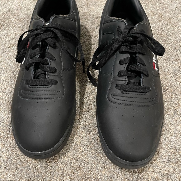 Pics shows the wear around top of opening. Priced for this wear. - Picture 4 of 6